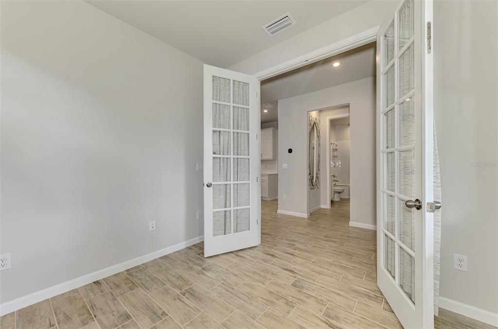 Activo con contrato: $374,900 (2 camas, 2 baños, 1432 Pies cuadrados)