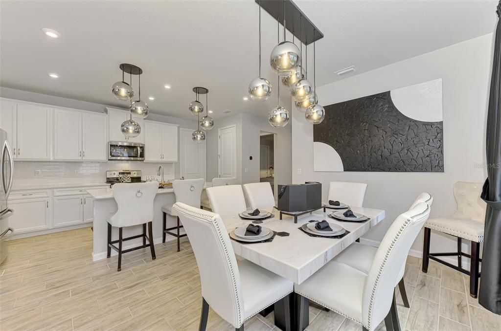 Activo con contrato: $374,900 (2 camas, 2 baños, 1432 Pies cuadrados)