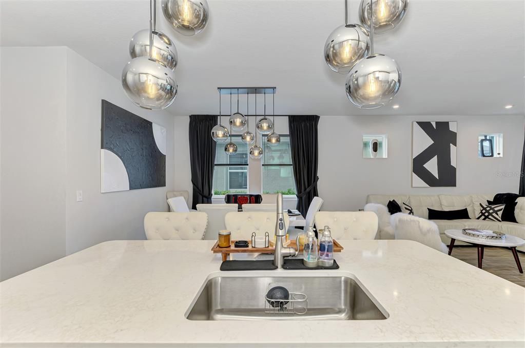 Activo con contrato: $374,900 (2 camas, 2 baños, 1432 Pies cuadrados)