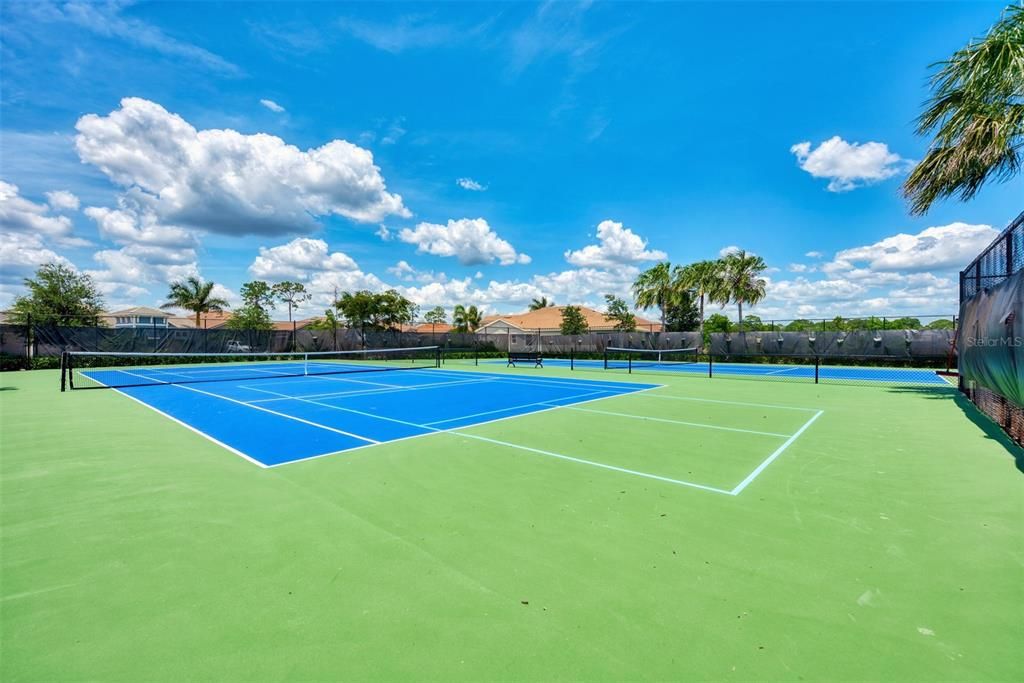 Activo con contrato: $374,900 (2 camas, 2 baños, 1432 Pies cuadrados)