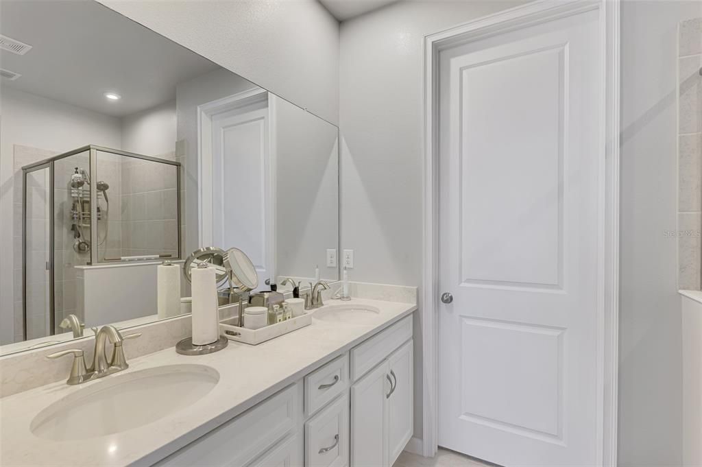 Activo con contrato: $374,900 (2 camas, 2 baños, 1432 Pies cuadrados)