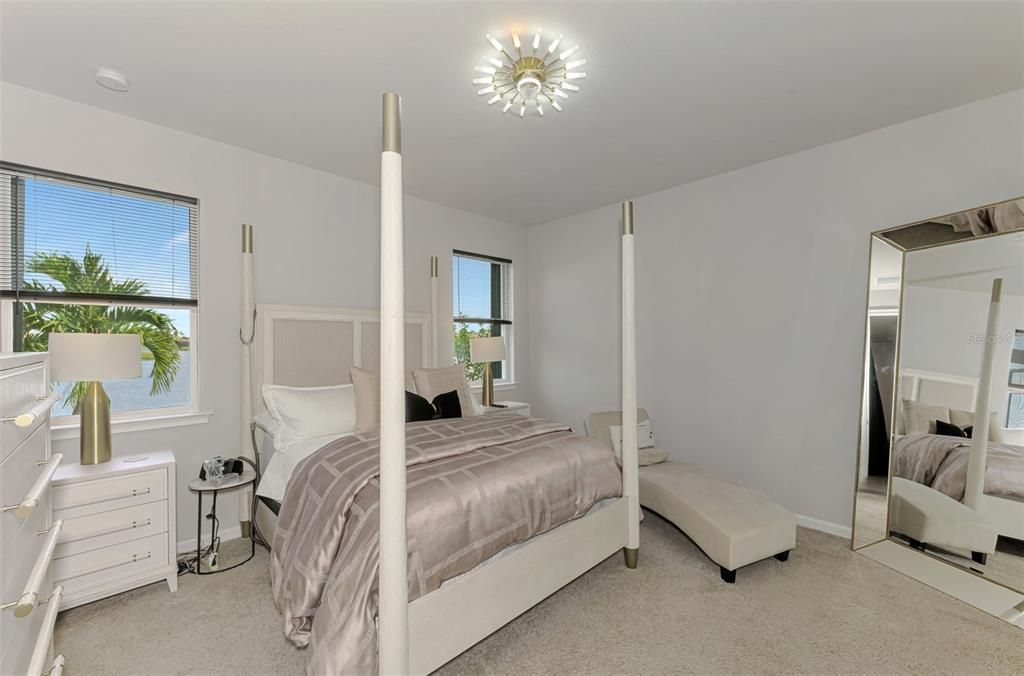 Activo con contrato: $374,900 (2 camas, 2 baños, 1432 Pies cuadrados)