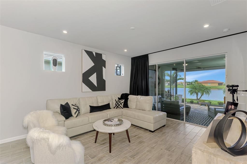 Activo con contrato: $374,900 (2 camas, 2 baños, 1432 Pies cuadrados)