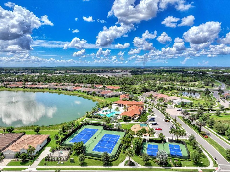 Activo con contrato: $374,900 (2 camas, 2 baños, 1432 Pies cuadrados)