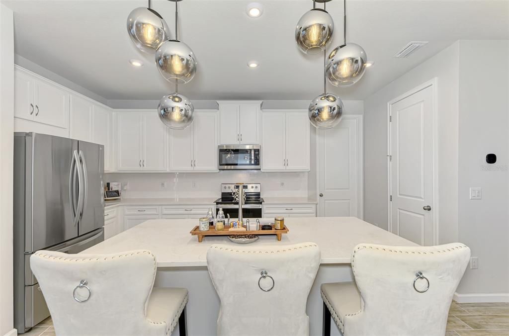 Activo con contrato: $374,900 (2 camas, 2 baños, 1432 Pies cuadrados)