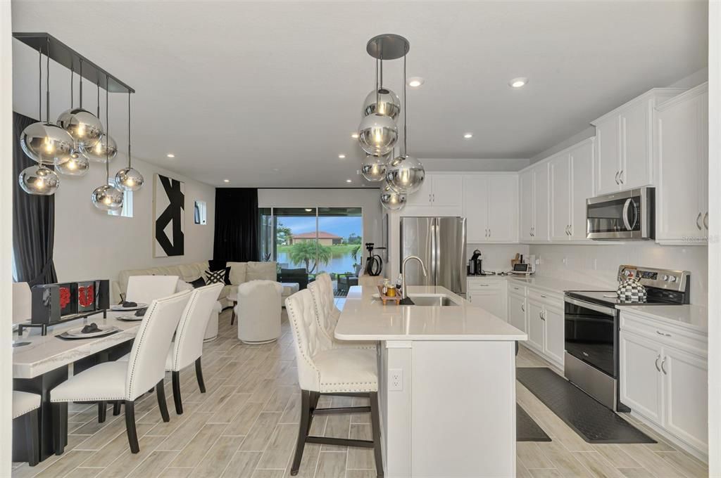 Activo con contrato: $374,900 (2 camas, 2 baños, 1432 Pies cuadrados)