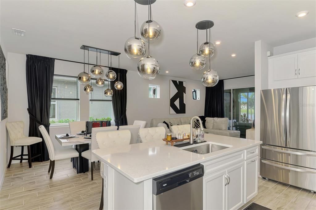 Activo con contrato: $374,900 (2 camas, 2 baños, 1432 Pies cuadrados)