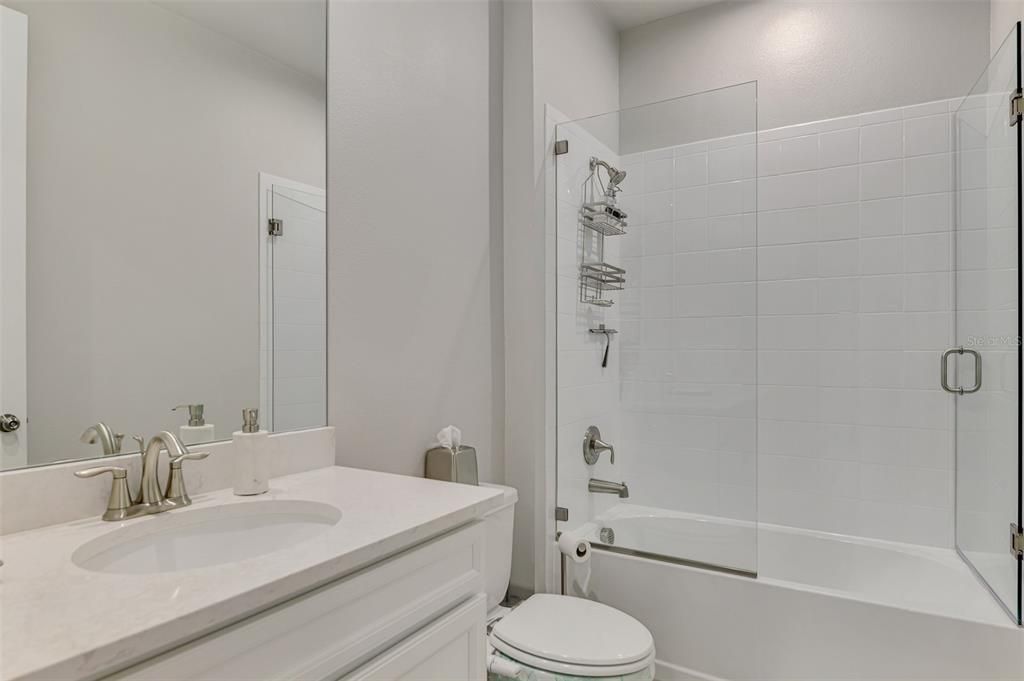 Activo con contrato: $374,900 (2 camas, 2 baños, 1432 Pies cuadrados)