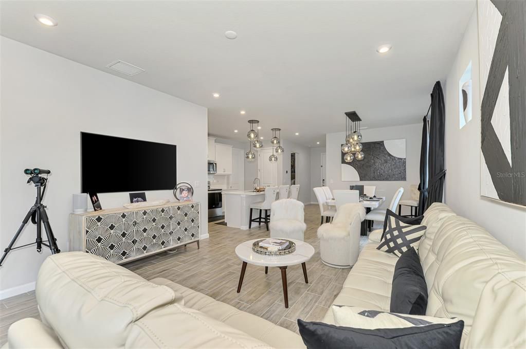 Activo con contrato: $374,900 (2 camas, 2 baños, 1432 Pies cuadrados)