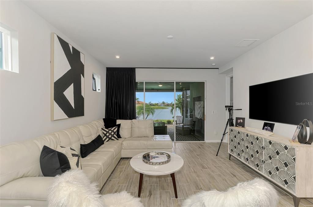 Activo con contrato: $374,900 (2 camas, 2 baños, 1432 Pies cuadrados)