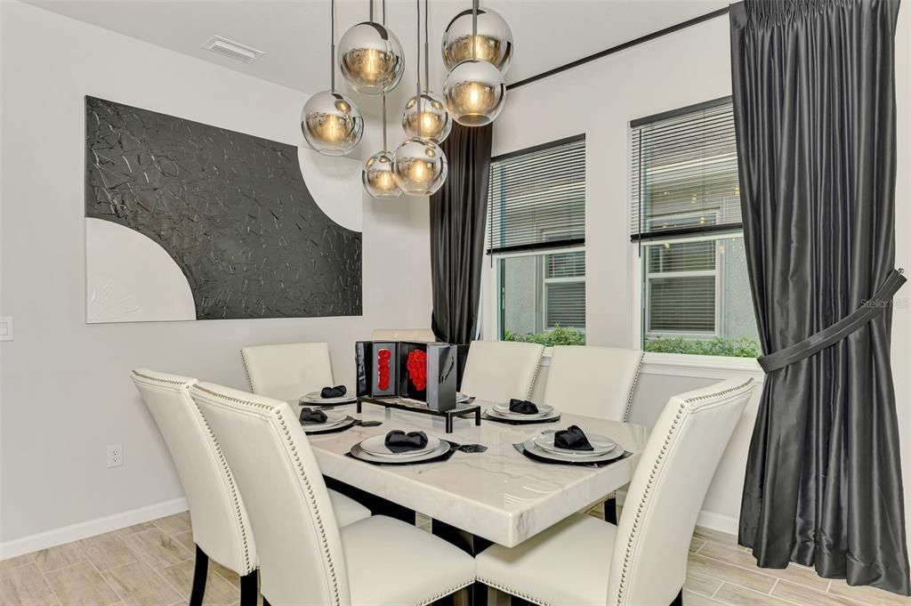 Activo con contrato: $374,900 (2 camas, 2 baños, 1432 Pies cuadrados)