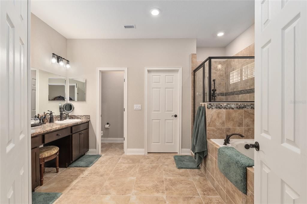 合同活跃: $475,000 (5 贝兹, 3 浴室, 2795 平方英尺)