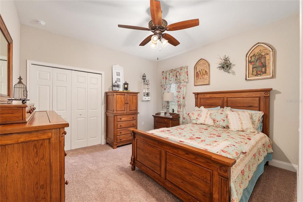 合同活跃: $475,000 (5 贝兹, 3 浴室, 2795 平方英尺)