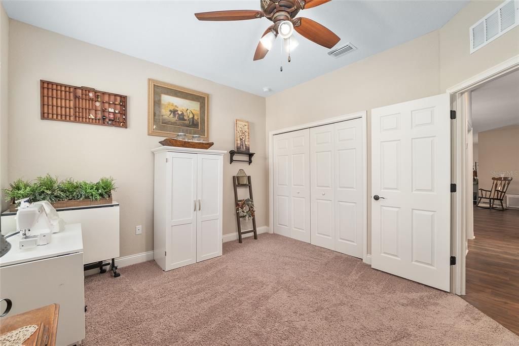 合同活跃: $475,000 (5 贝兹, 3 浴室, 2795 平方英尺)