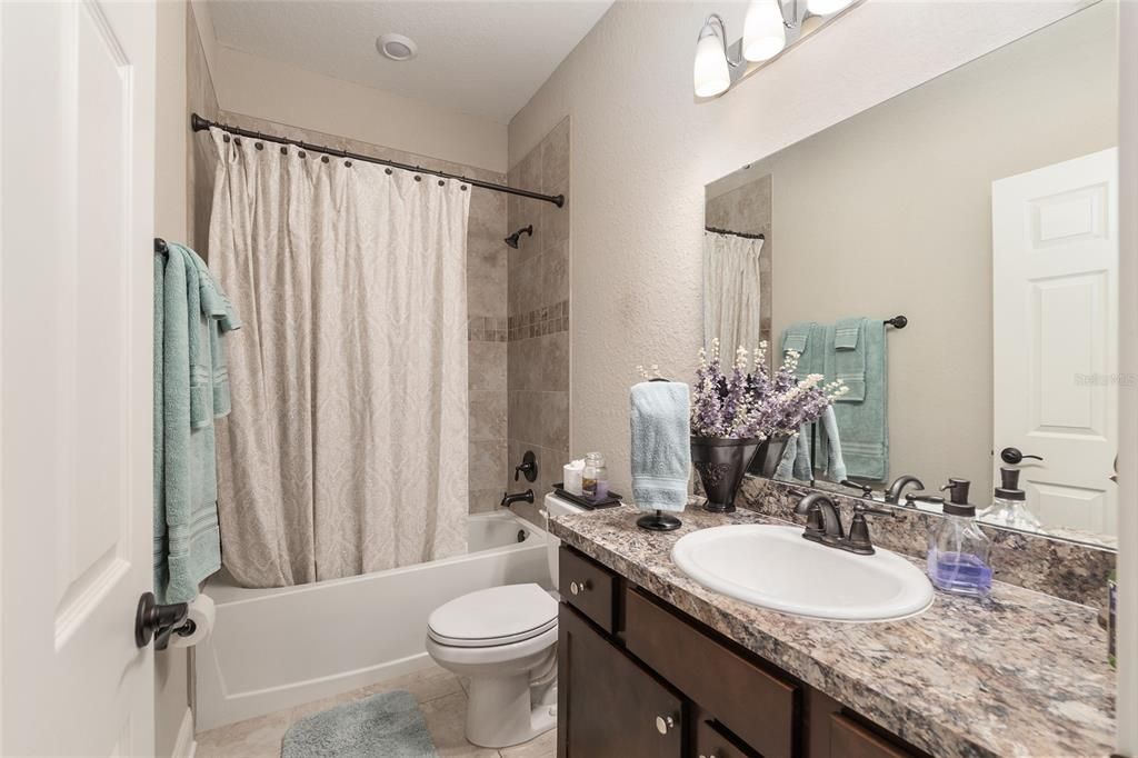 合同活跃: $475,000 (5 贝兹, 3 浴室, 2795 平方英尺)