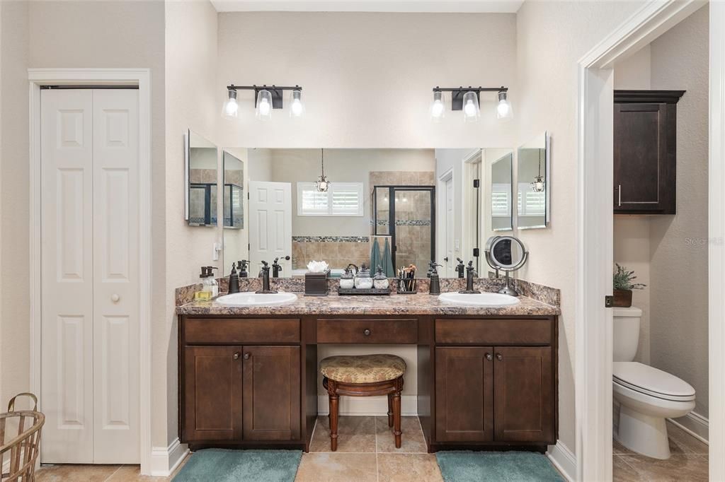 合同活跃: $475,000 (5 贝兹, 3 浴室, 2795 平方英尺)