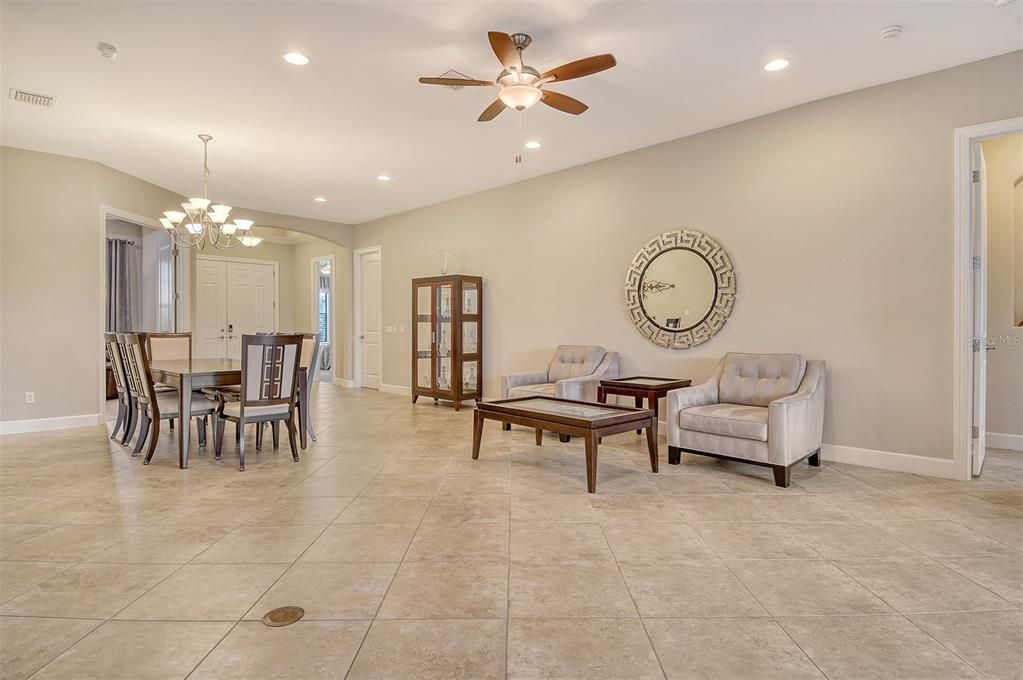 出租: $5,750 (3 贝兹, 3 浴室, 2993 平方英尺)