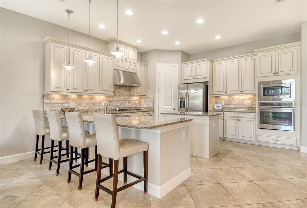 出租: $5,750 (3 贝兹, 3 浴室, 2993 平方英尺)