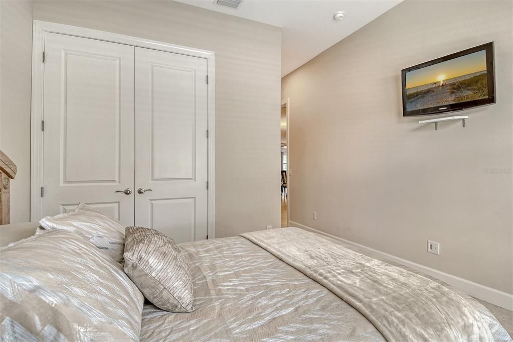 出租: $5,750 (3 贝兹, 3 浴室, 2993 平方英尺)