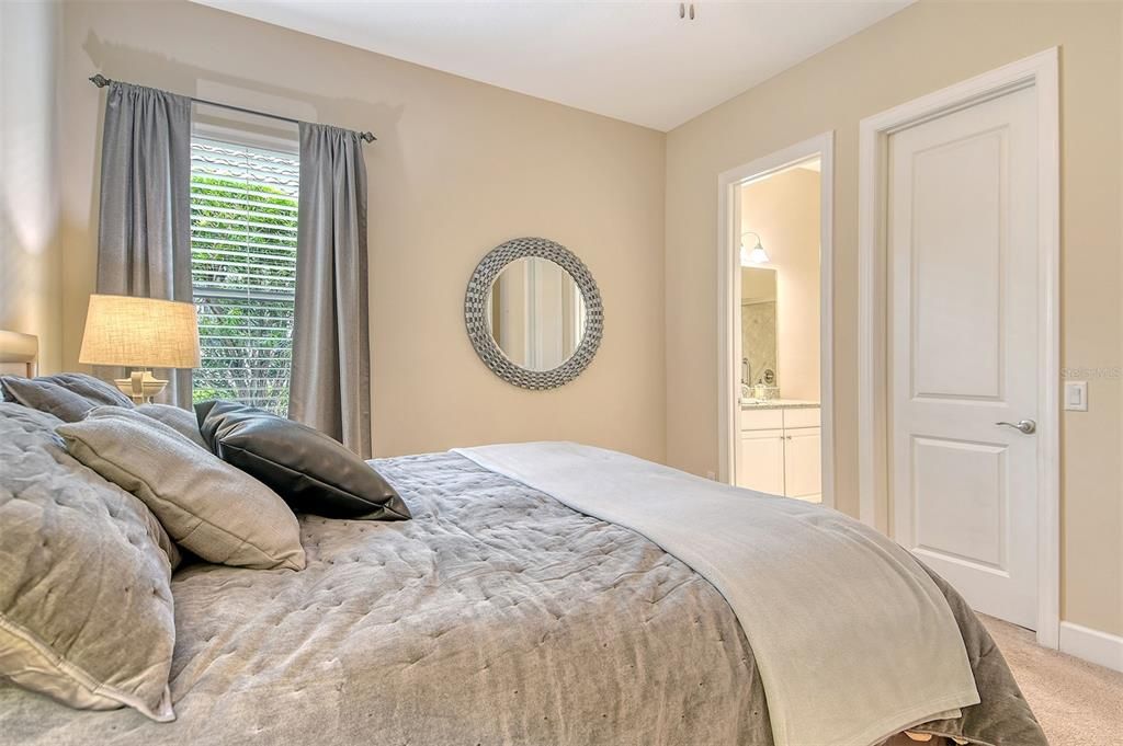 出租: $5,750 (3 贝兹, 3 浴室, 2993 平方英尺)