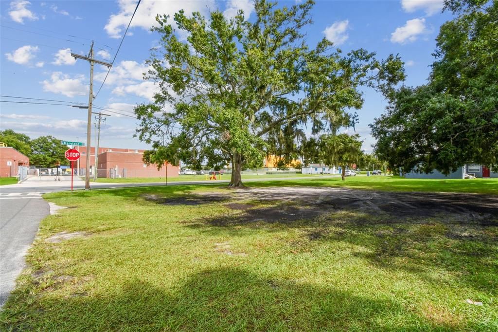 待售: $110,000 (0.27 acres)