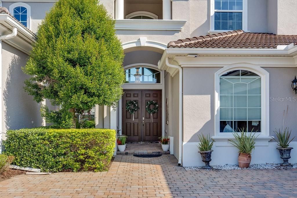 Под контрактом: $3,250,000 (6 спален, 6 ванн, 6308 Квадратных фут)