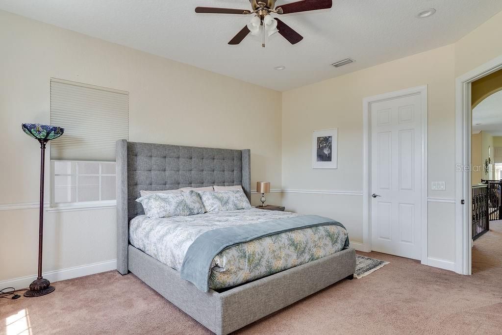 Под контрактом: $3,250,000 (6 спален, 6 ванн, 6308 Квадратных фут)