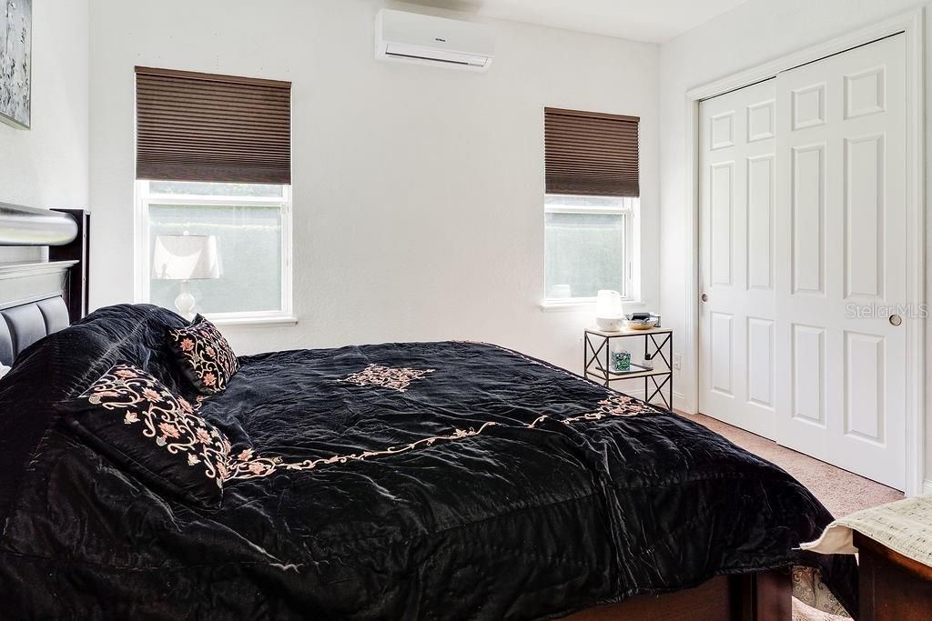 Под контрактом: $3,250,000 (6 спален, 6 ванн, 6308 Квадратных фут)