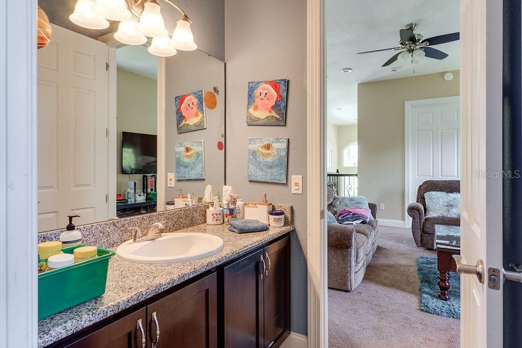 Под контрактом: $3,250,000 (6 спален, 6 ванн, 6308 Квадратных фут)