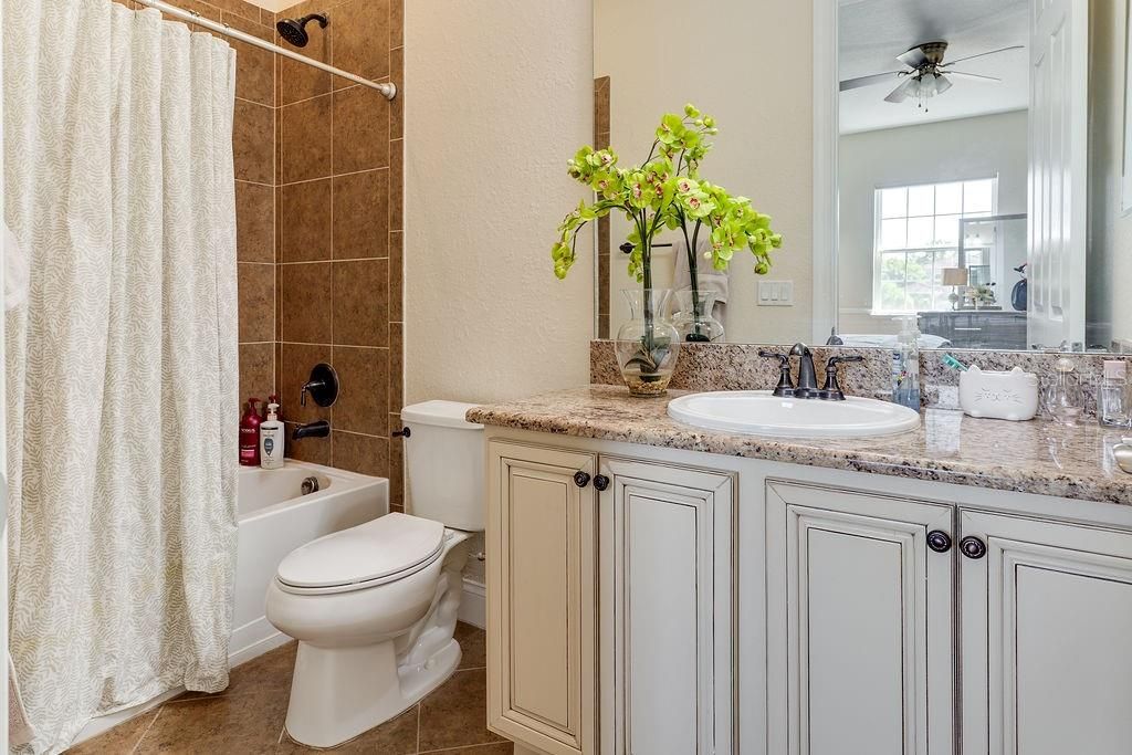 Под контрактом: $3,250,000 (6 спален, 6 ванн, 6308 Квадратных фут)