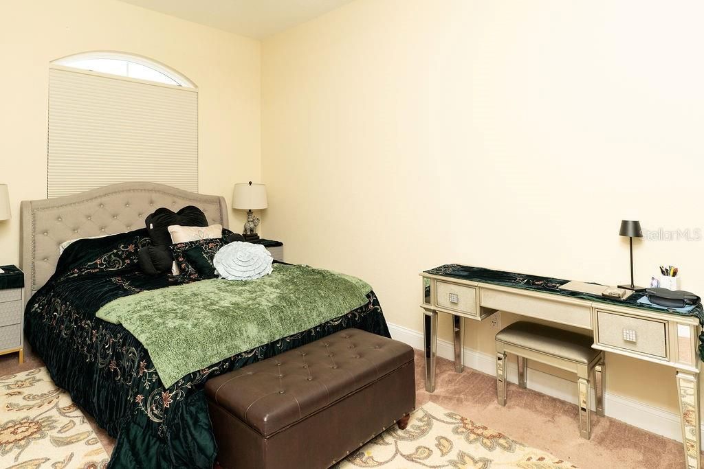 Под контрактом: $3,250,000 (6 спален, 6 ванн, 6308 Квадратных фут)