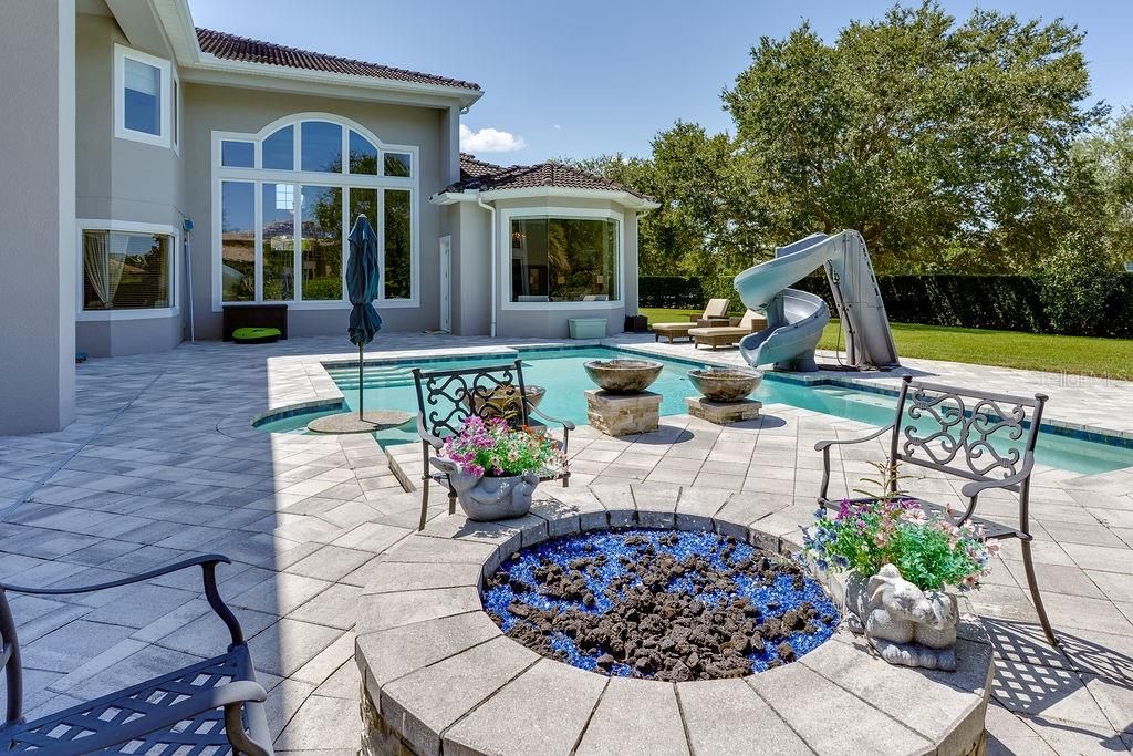 Под контрактом: $3,250,000 (6 спален, 6 ванн, 6308 Квадратных фут)