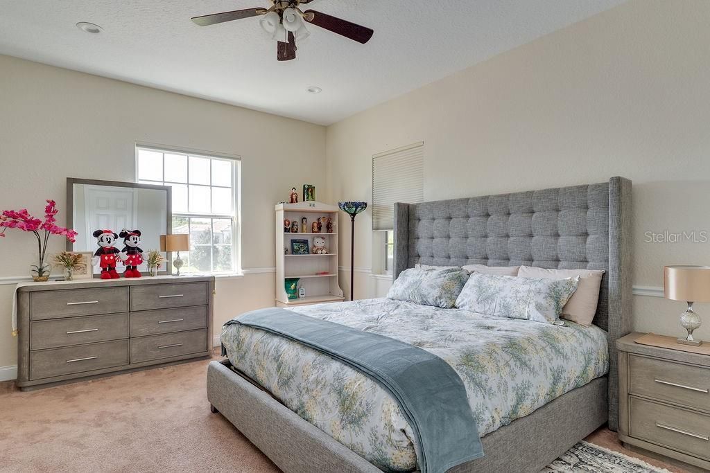 Под контрактом: $3,250,000 (6 спален, 6 ванн, 6308 Квадратных фут)