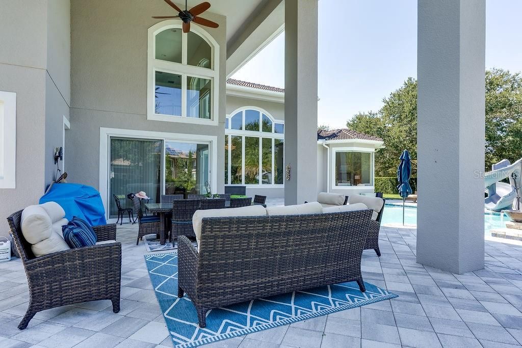 Под контрактом: $3,250,000 (6 спален, 6 ванн, 6308 Квадратных фут)