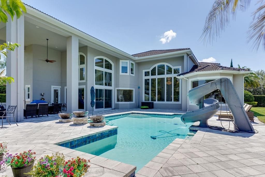 Под контрактом: $3,250,000 (6 спален, 6 ванн, 6308 Квадратных фут)