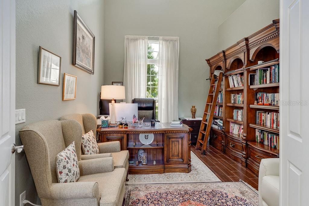 Под контрактом: $3,250,000 (6 спален, 6 ванн, 6308 Квадратных фут)