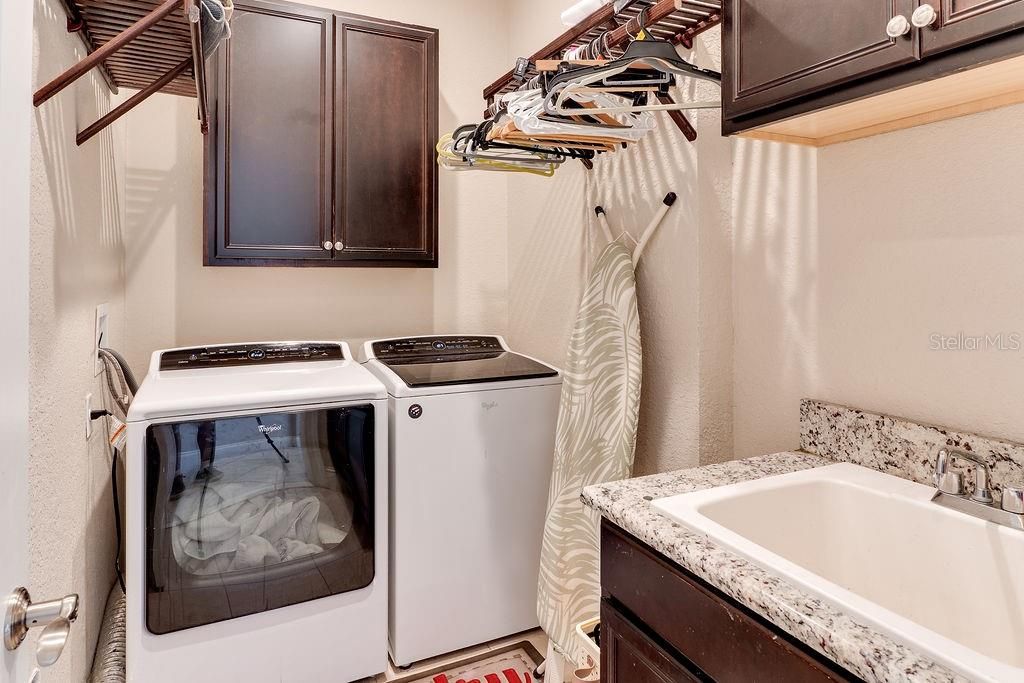 Под контрактом: $3,250,000 (6 спален, 6 ванн, 6308 Квадратных фут)