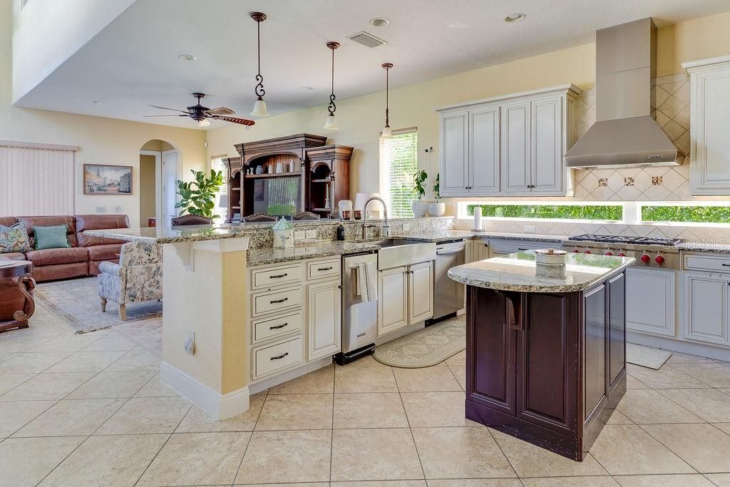 Под контрактом: $3,250,000 (6 спален, 6 ванн, 6308 Квадратных фут)