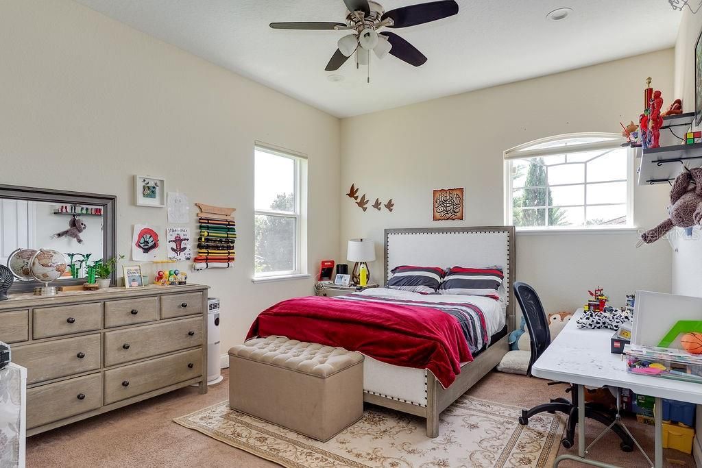 Под контрактом: $3,250,000 (6 спален, 6 ванн, 6308 Квадратных фут)