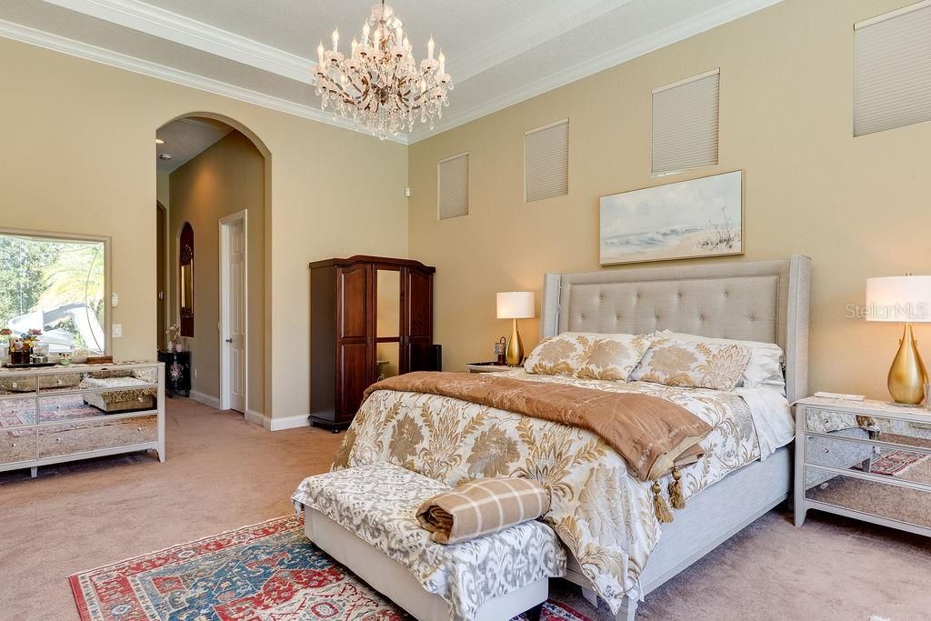 Под контрактом: $3,250,000 (6 спален, 6 ванн, 6308 Квадратных фут)