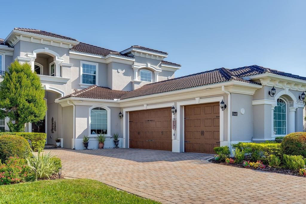 Под контрактом: $3,250,000 (6 спален, 6 ванн, 6308 Квадратных фут)