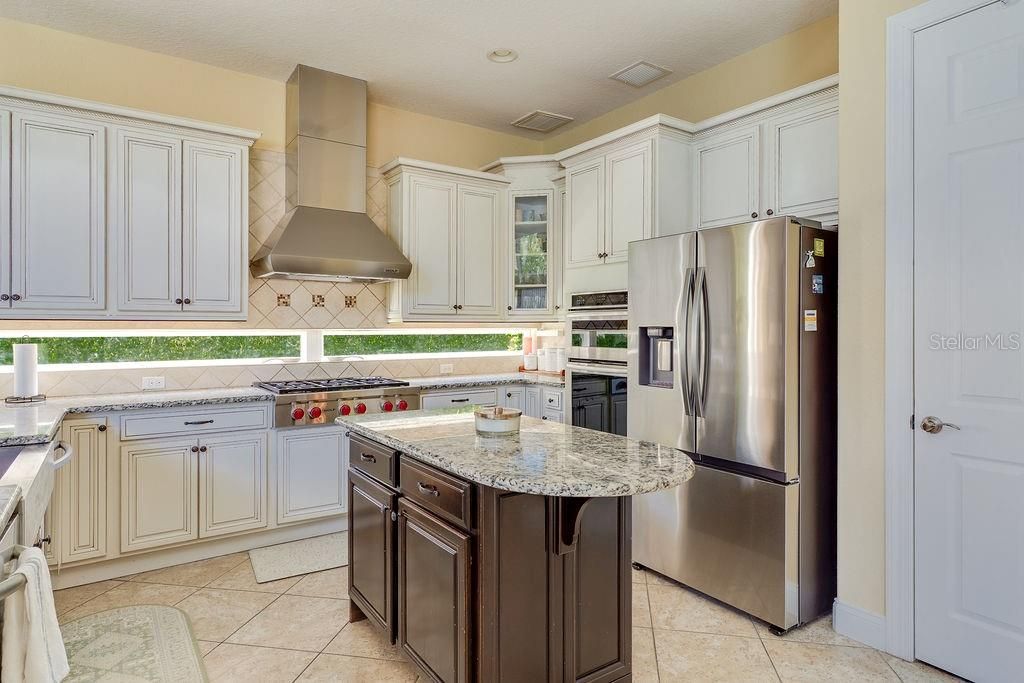 Под контрактом: $3,250,000 (6 спален, 6 ванн, 6308 Квадратных фут)