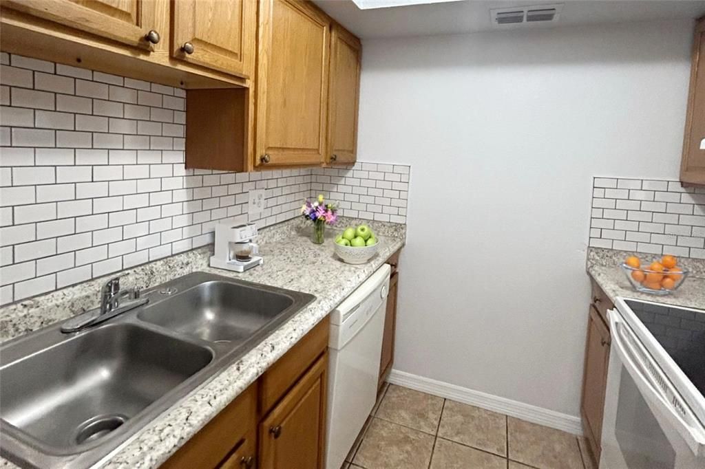 出租: $1,495 (2 贝兹, 2 浴室, 945 平方英尺)