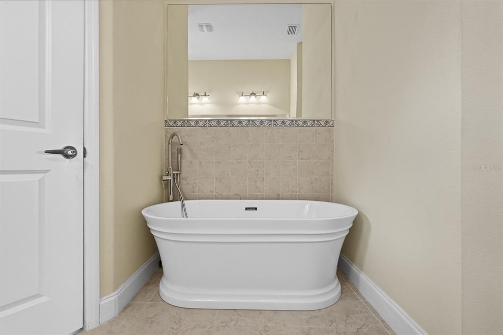 待售: $1,350,000 (4 贝兹, 4 浴室, 2541 平方英尺)