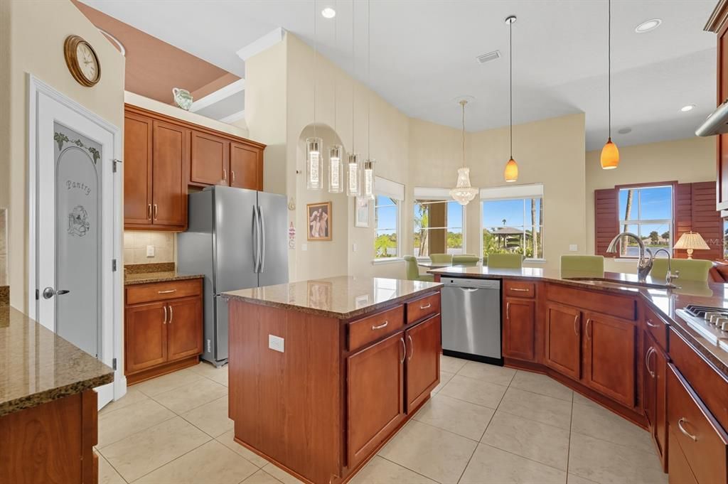 待售: $1,350,000 (4 贝兹, 4 浴室, 2541 平方英尺)