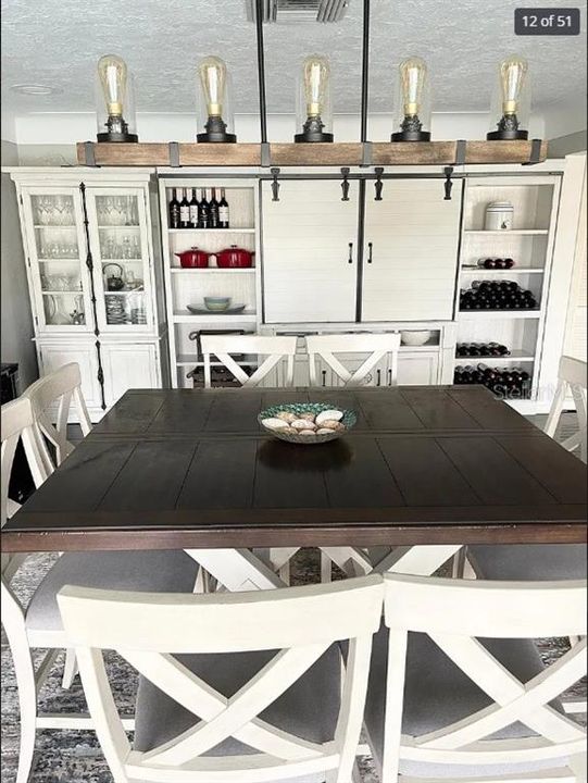 出租: $8,500 (4 贝兹, 3 浴室, 2256 平方英尺)