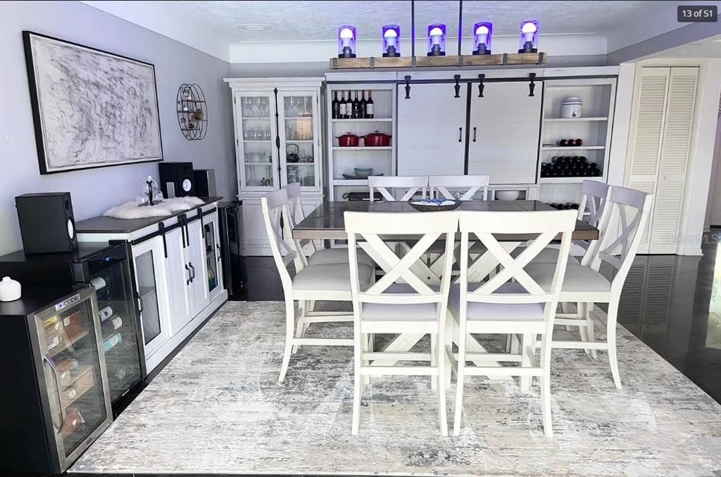 出租: $8,500 (4 贝兹, 3 浴室, 2256 平方英尺)