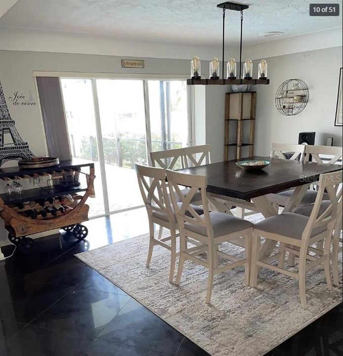 出租: $8,500 (4 贝兹, 3 浴室, 2256 平方英尺)