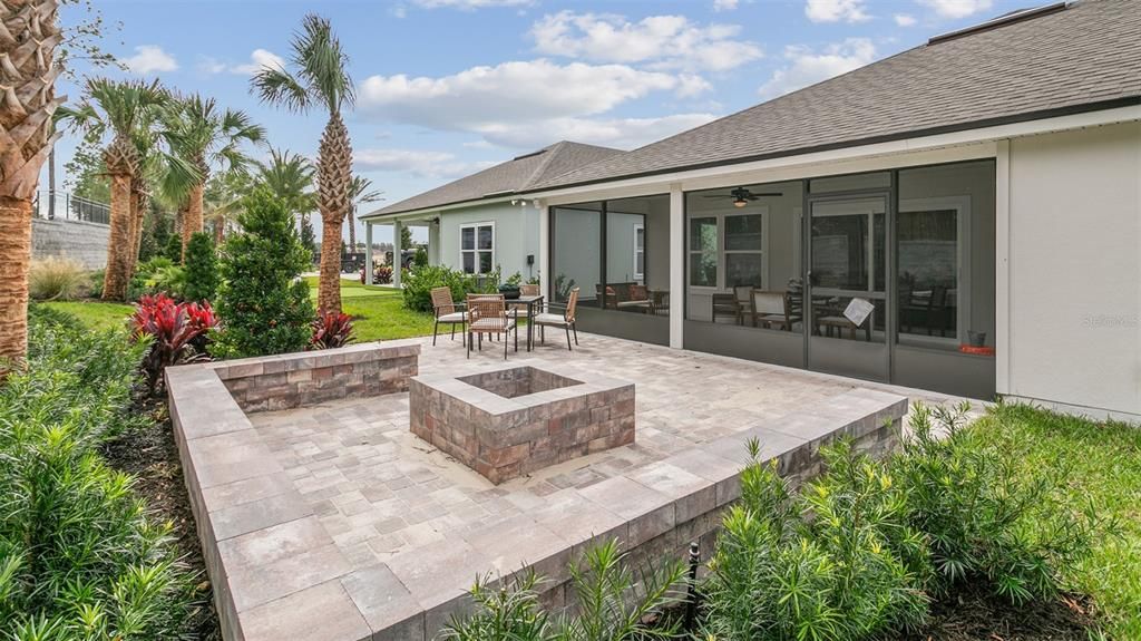 合同活跃: $346,990 (4 贝兹, 2 浴室, 1986 平方英尺)