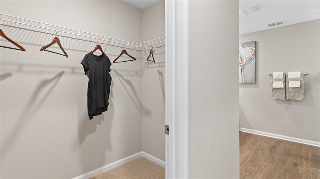 合同活跃: $346,990 (4 贝兹, 2 浴室, 1986 平方英尺)